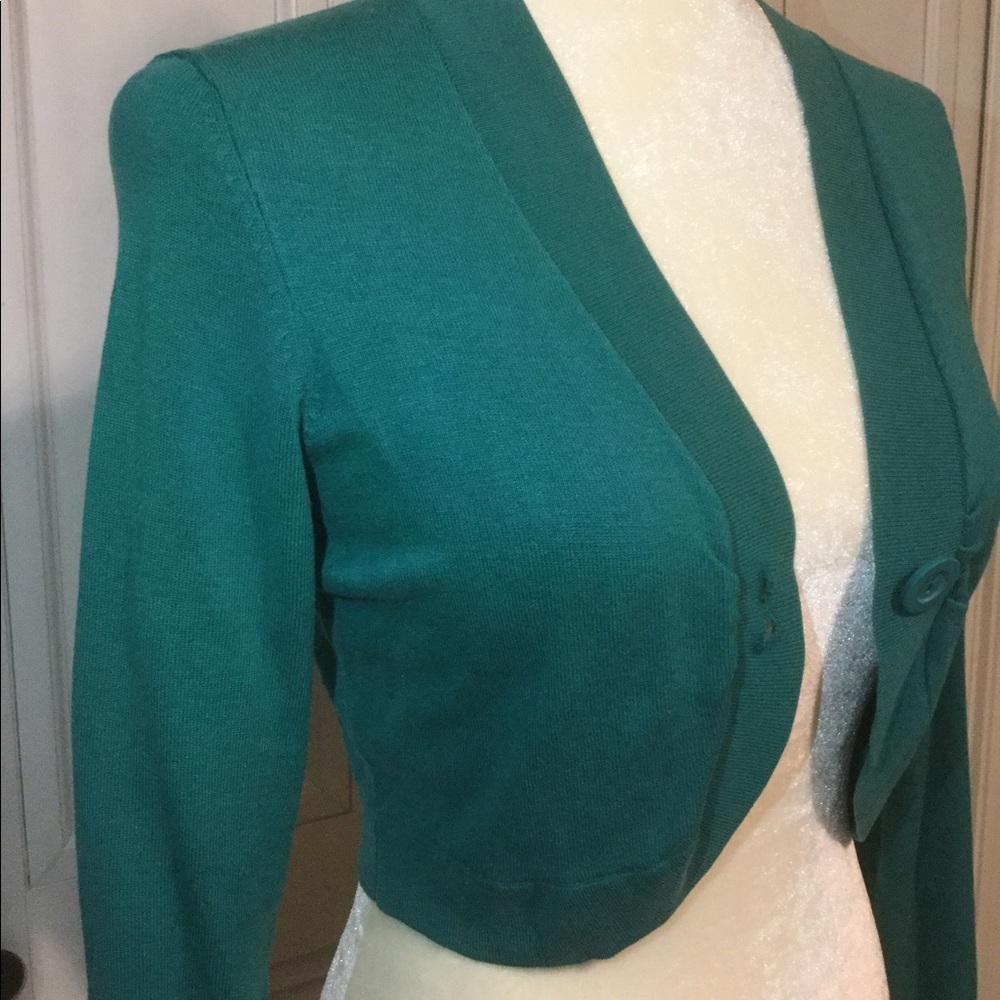 PETITE SOPHISTICATE Short Sweater Top